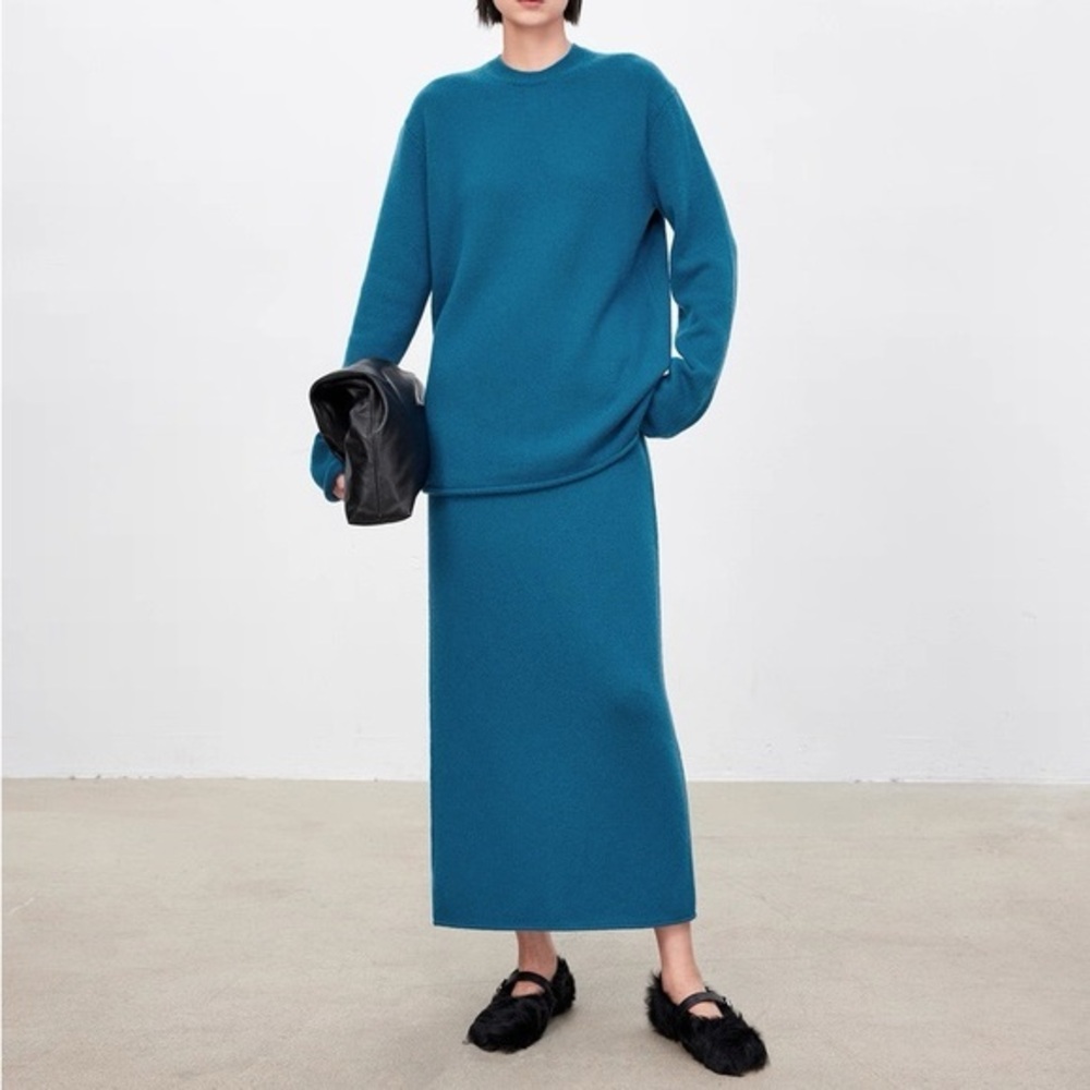 CHICJOC 100% Cashmere Blue Knit Skirt Size 38 NWT